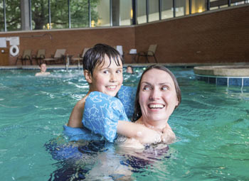 Mom-and-son-in-Inn-pool
