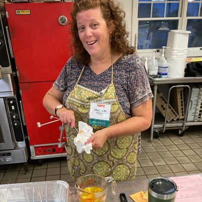 retreat-student-dyeing-wool