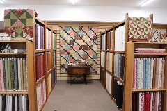 Quilt-on-wall-fabric-bolts